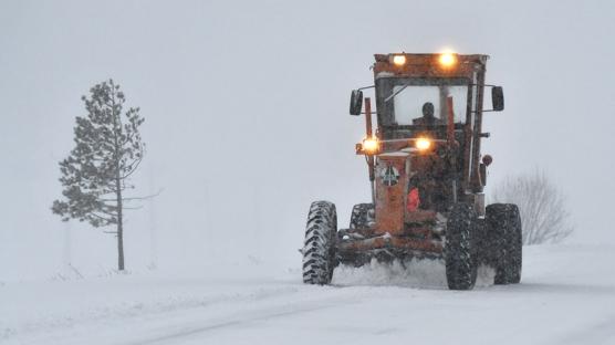 T�rkiye kara teslim: Y�zlerce k�y yolu ula��ma kapand�