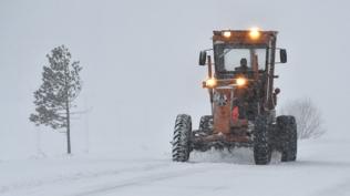 T�rkiye kara teslim: Y�zlerce k�y yolu ula��ma kapand�