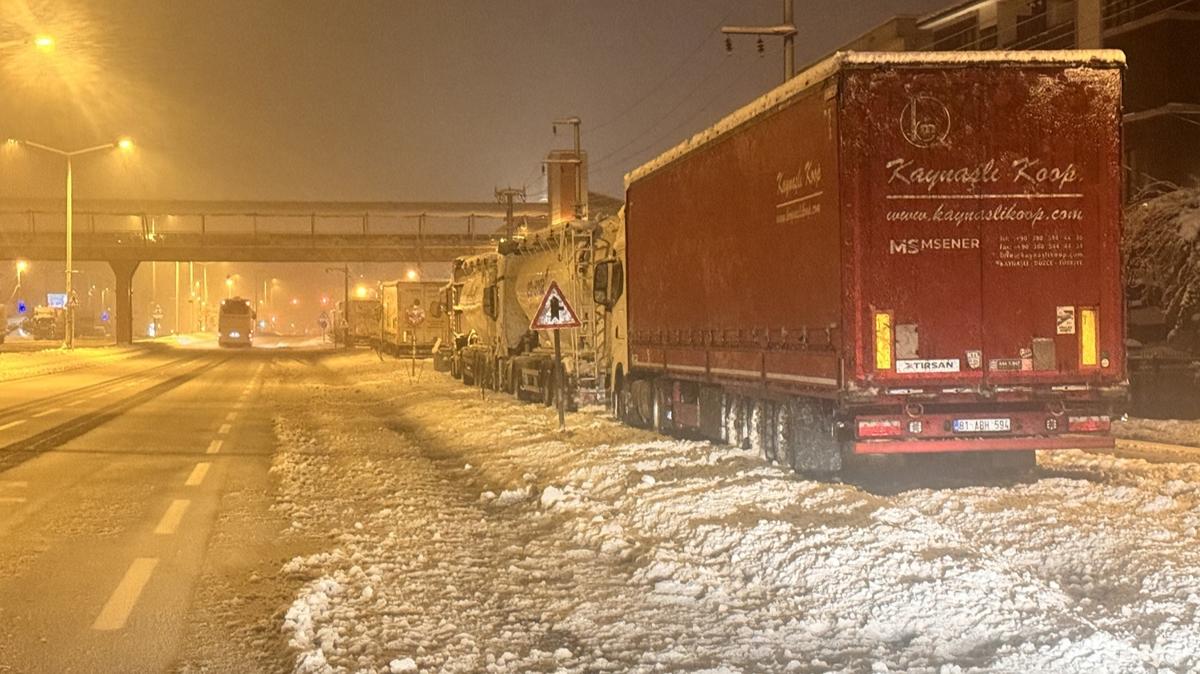 Bolu Da��'nda a��r tonajl� ara�lar�n ge�i�ine izin verilmiyor