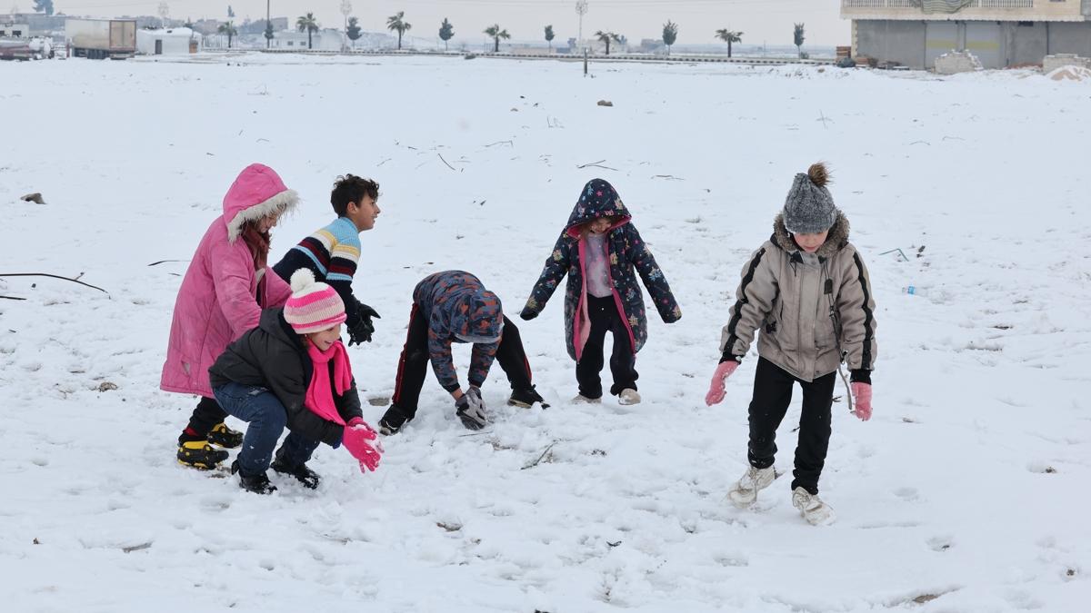 Bir�ok ilde e�itime kar engeli