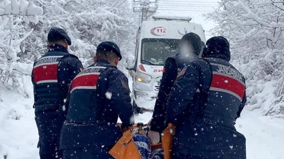 Kardan yolu kapanan hastan�n imdad�na ekipler yeti�ti
