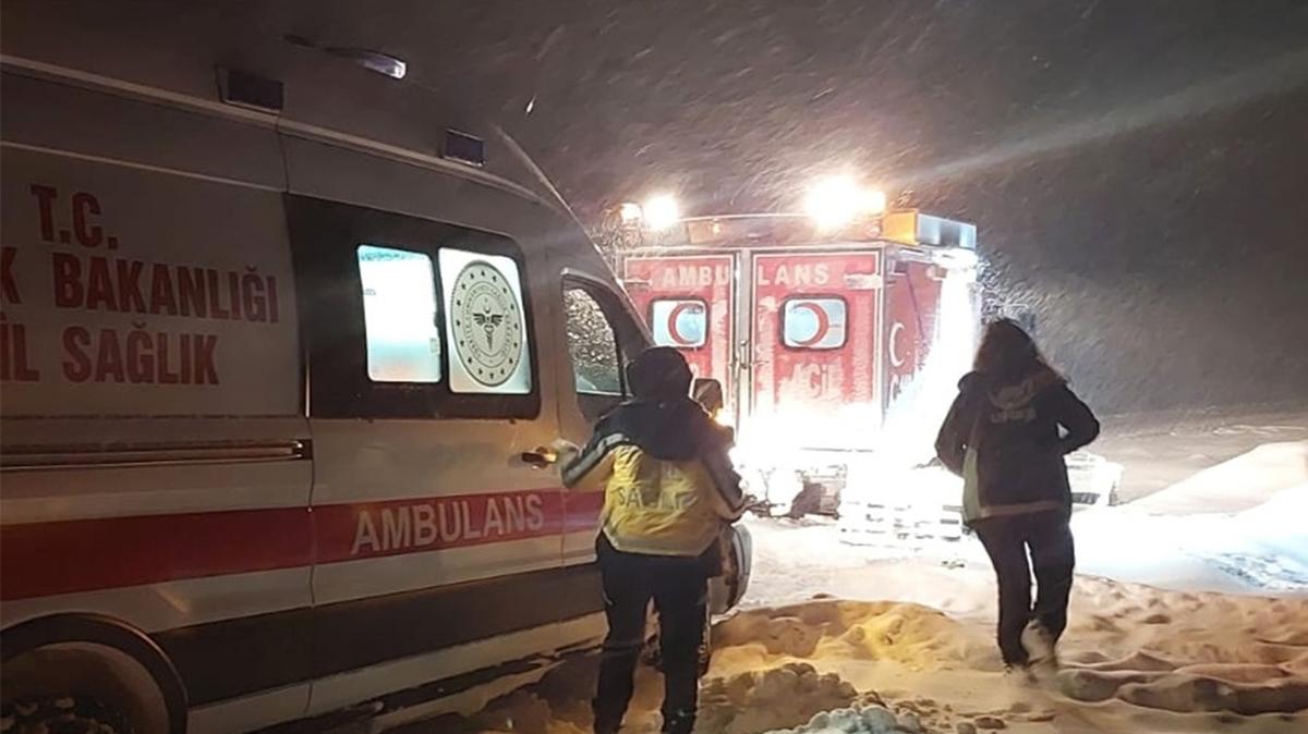 Kastamonu'da UMKE ekipleri kar nedeniyle hastaneye ula�amayan hastalar i�in seferber oldu