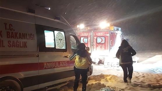 Kastamonu'da UMKE ekipleri kar nedeniyle hastaneye ula�amayan hastalar i�in seferber oldu
