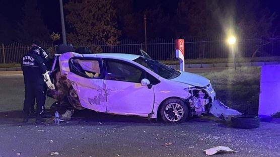 K�pe�e �arpmamak i�in duvara �arpt�: 2 yaral�