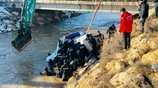 �anl�urfa'da otomobil kanala u�tu: 3 �ocuk hayat�n� kaybetti