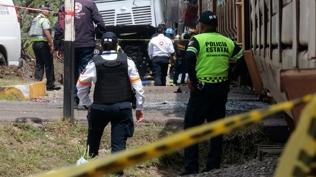 Yolcu treni raydan ��kt�: �ok say�da �l� var