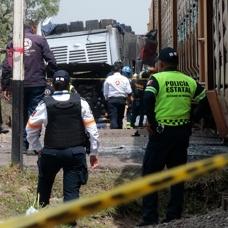 Yolcu treni raydan ��kt�: �ok say�da �l� var