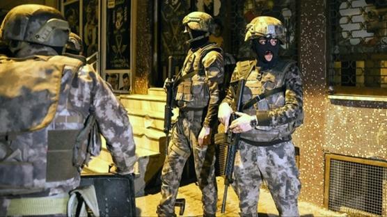 10 ilde e� zamanl� operasyon: 25 g�zalt�, 15 tutuklama