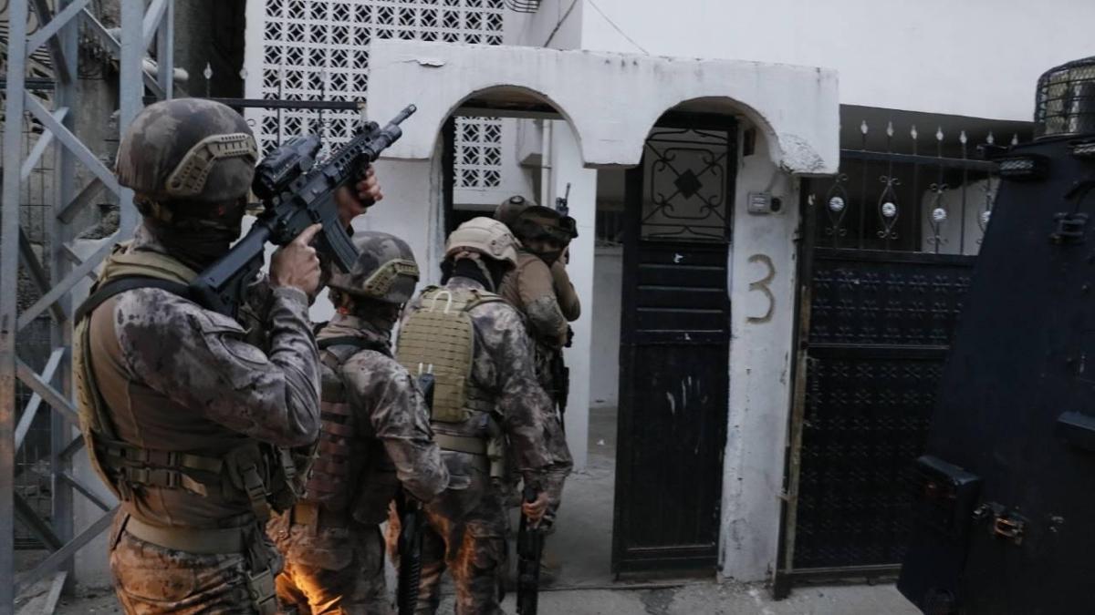 Ankara'da DEA�'a �afak operasyonu