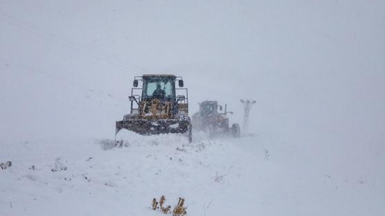 Yo�un kar T�rkiye'yi fel� etti! Binlerce yerle�im yerine ula��m sa�lanam�yor