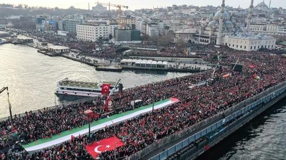 'Galata Köprüsü vicdan kürsüsüne dönüşüyor'