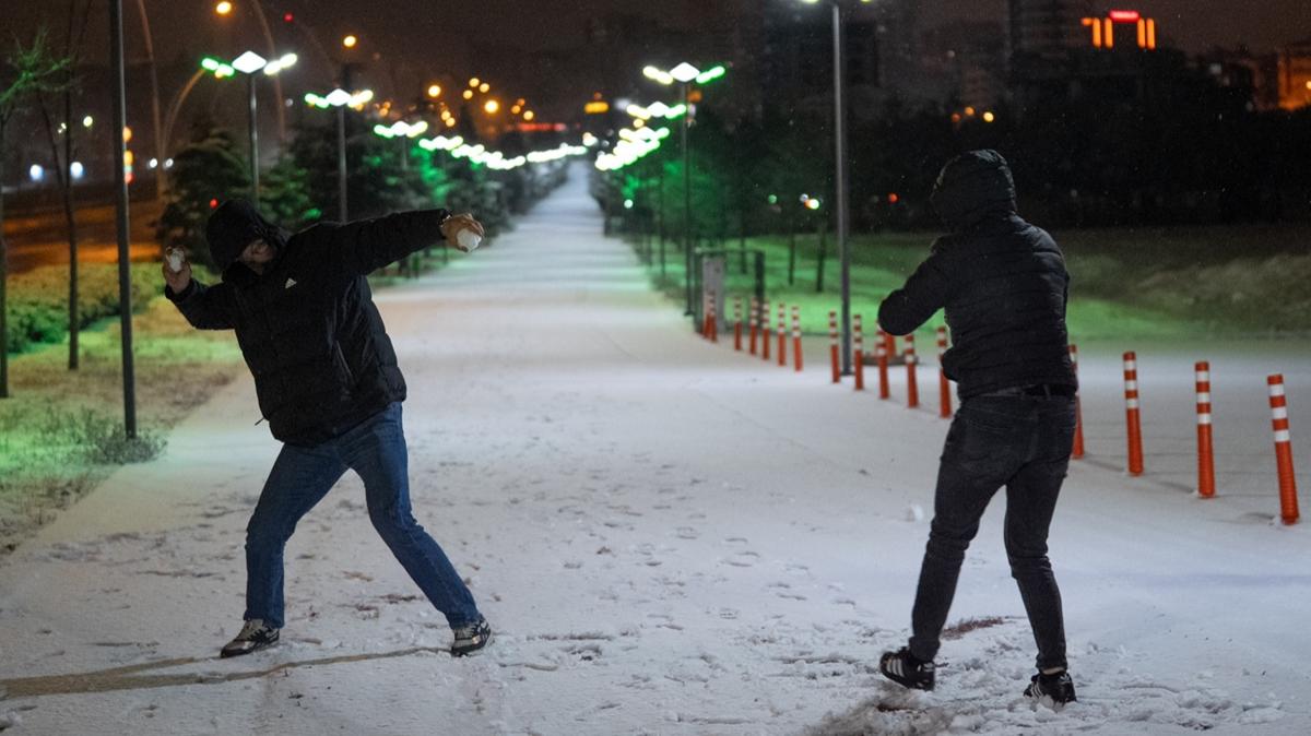 Ankara'da kar ya���� etkili oldu