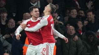 Lider Arsenal ikinci yarıda coştu!