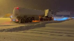 Bolu Dağı'nda D-100 kara yolunun İstanbul yönü ağır tonajlı araç trafiğine kapatıldı