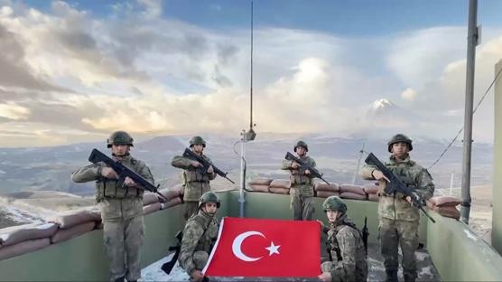 Mehmet�ikten yeni y�l mesaj�: Zaman de�i�ir, takvim yenilenir