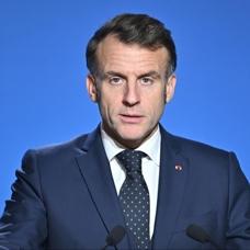Macron'dan 'son saniyesine kadar g�revimin ba��nda olaca��m' mesaj�