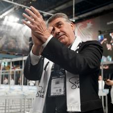 Serdal Adal�: Bar�� ve huzur dolu bir y�l diliyorum