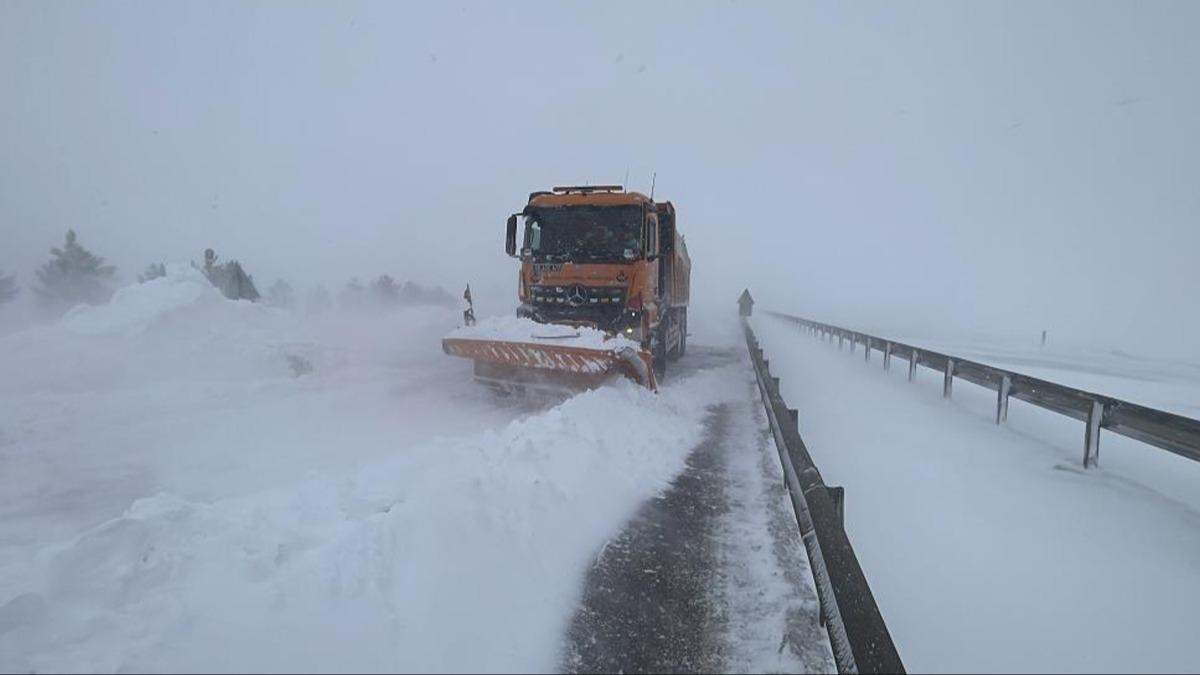Sivas-Kayseri kara yolu ula��ma kapand�