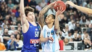 T�rk Telekom, Buducnost kar��s�nda direnemedi