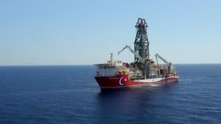 Ülkede petrol fışkırıyor