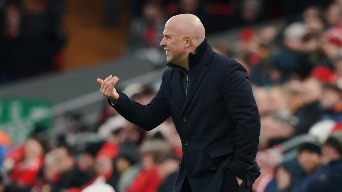 Arne Slot: Yeni gelen oyuncular i�in Premier Lig'e al��mak zor