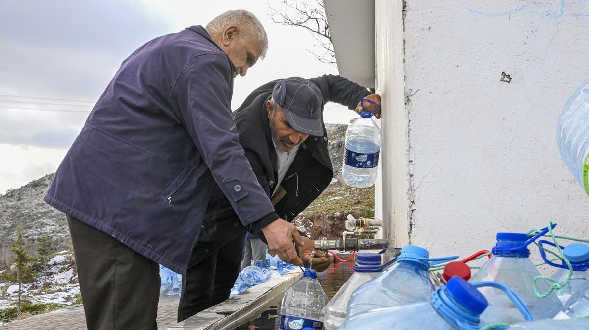 Su kesintileri vatanda�� �ileden ��kard�... Bidonlarla kuyru�a girdiler 
