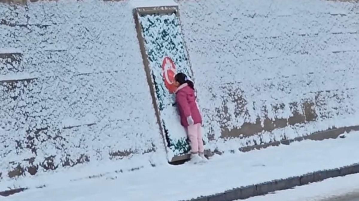 Bayrak sevgisiyle y�rekleri �s�tt�