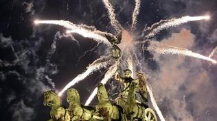 Havai fi�ek kabusu! Almanya'da iki ki�i �ld�, bir�ok ki�i parmak kopmas� �ikayetiyle hastanelere ko�tu