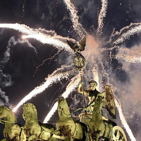 Havai fi�ek kabusu! Almanya'da iki ki�i �ld�, bir�ok ki�i parmak kopmas� �ikayetiyle hastanelere ko�tu