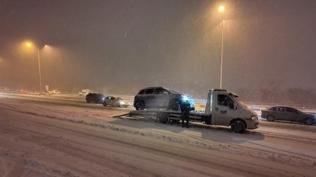 �BB'nin kar fiyaskosu! Yollar kilitlendi, ekipler izledi