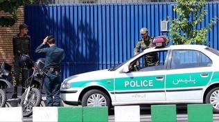 �ran'da polis karakoluna sald�r� 3 ki�i �ld�