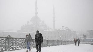 �stanbul'un bir il�esinde e�itime kar engeli