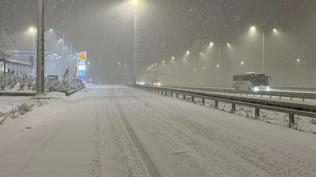 Kar ya���� ba�lad�... �stanbul beyaza b�r�nd�