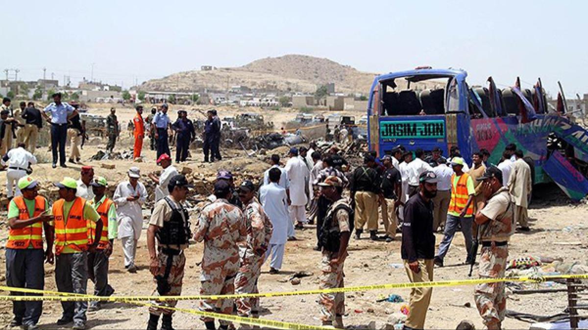 Pakistan'da katliam gibi kaza! 14 ki�i �ld�