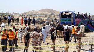 Pakistan'da katliam gibi kaza! 14 ki�i �ld�