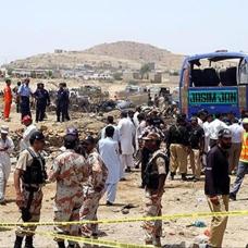 Pakistan'da katliam gibi kaza! 14 ki�i �ld�