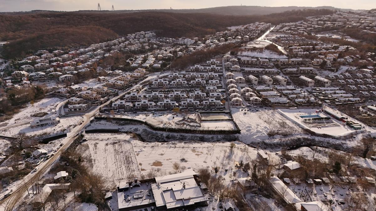 Y�ksek kesimler beyaza b�r�nd�... �stanbul g�ne karla uyand�