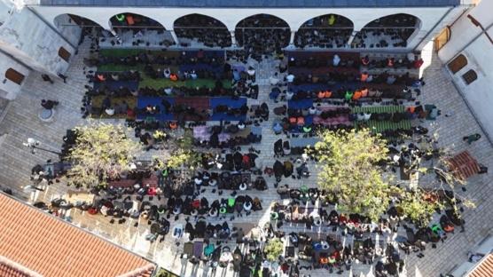 Asr�n felaketinden sonra yeniden aya�a kalkt�: Habibi Neccar Camii doldu ta�t�