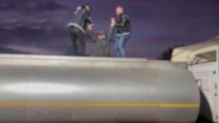 Atık tankerinin içinden çıktılar