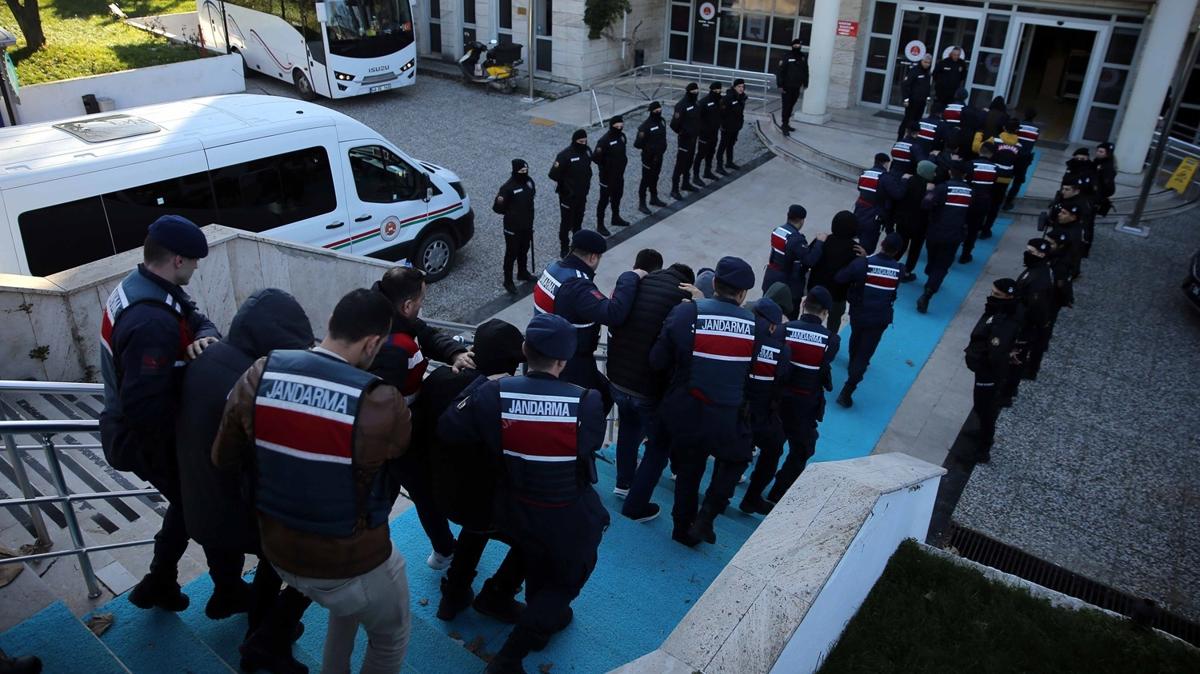 DEA�'a d�rt ilde e� zamanl� operasyon: 18 ki�i adliyede