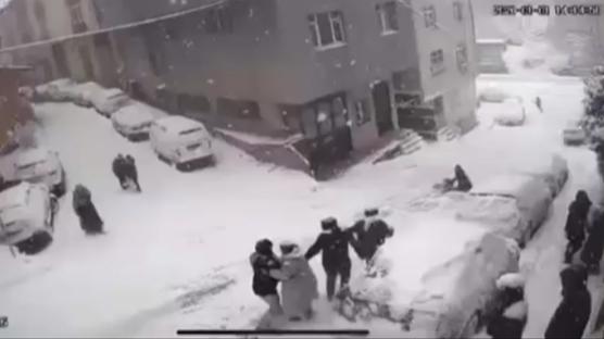 �stanbul'da facian�n e�i�inden d�n�ld�