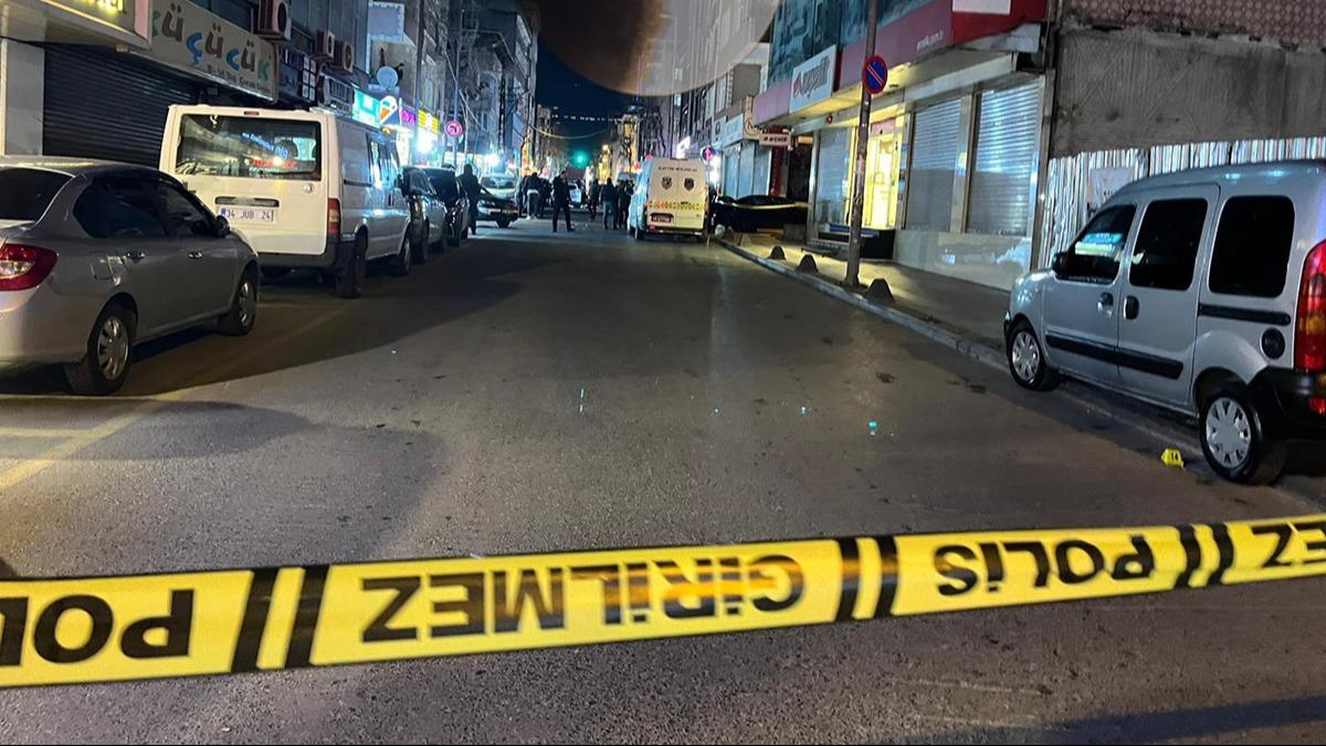 �stanbul'da silahl� deh�et: 2 ki�i hayat�n� kaybetti