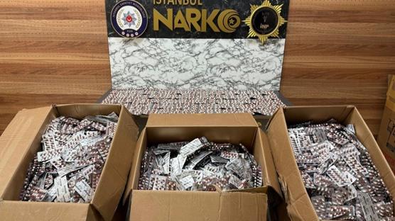 �stanbul'da zehir tacirlerine darbe: Binlerce hap yakaland�