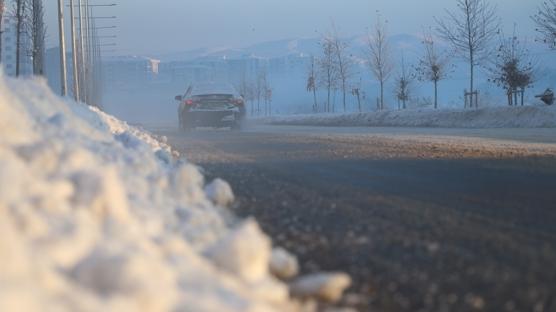 Kızılırmak buz tuttu: Termometreler eksi 19 dereceği gösterdi