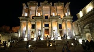 M�ze ve �ren yerlerine ziyaret�i ak�n�