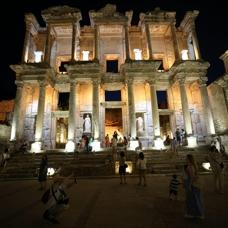 M�ze ve �ren yerlerine ziyaret�i ak�n�