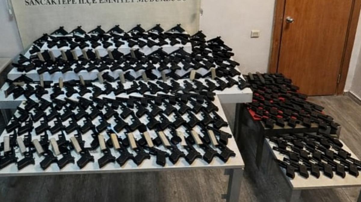 Silah ka�ak��l���na ge�it verilmedi: Evden adeta cephanelik ��kt�