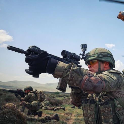 T�rkiye korkular� ayyuka ��kt�: T�rk askeri gibi yeni sava� stratejilerine ayak uydurmam�z gerekiyor