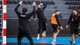 A Milli Erkek Hentbol Takımı, Bulgaristan maçı öncesi kampa girdi