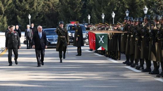 Bakan G�ler, Kara Kuvvetleri Komutanl���'nda toplant�ya kat�ld�